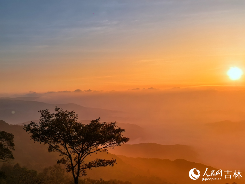 紅日、群山、薄霧、云海……通化縣四方山的日出盛景你見過嗎？【9】